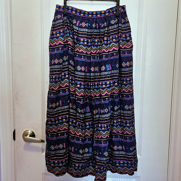 Vintage Purple Midi Skirt - 90s retro patterns with buttons down the side - Picture 1 of 11